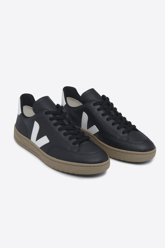 TÊNIS VEJA - V-12 LEATHER BLACK_WHITE_DUNE 854