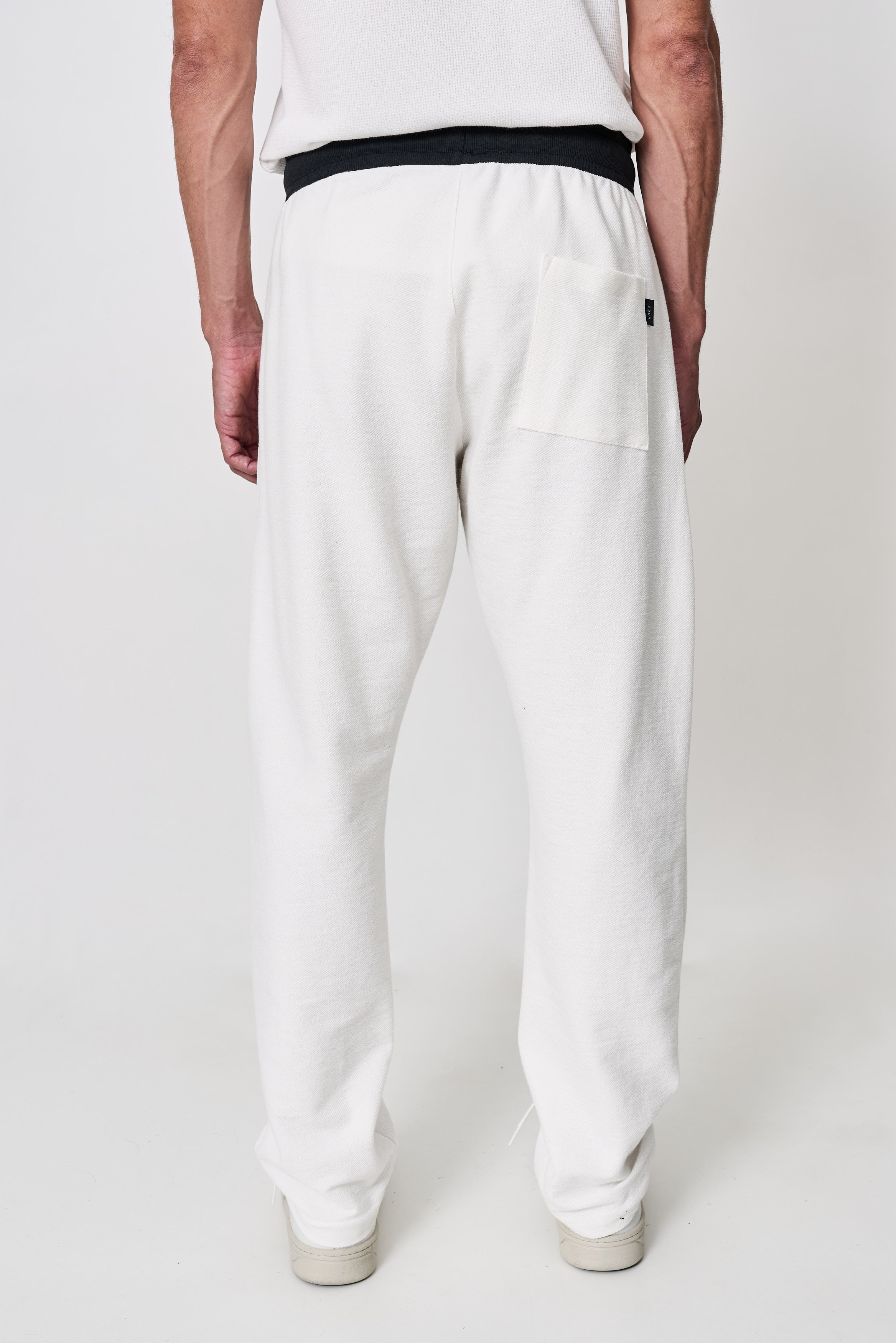 OFF WHITE